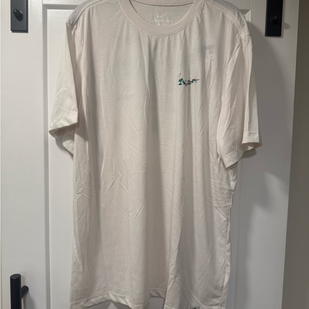 NWT Men’s Nike T-shirt